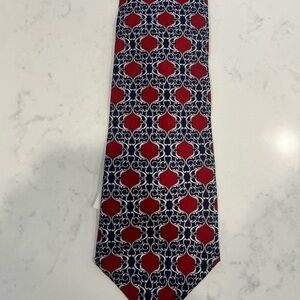 NWT Bloomingdale's Peterborough Row Navy/Red Medallion 100% Italian Silk Tie